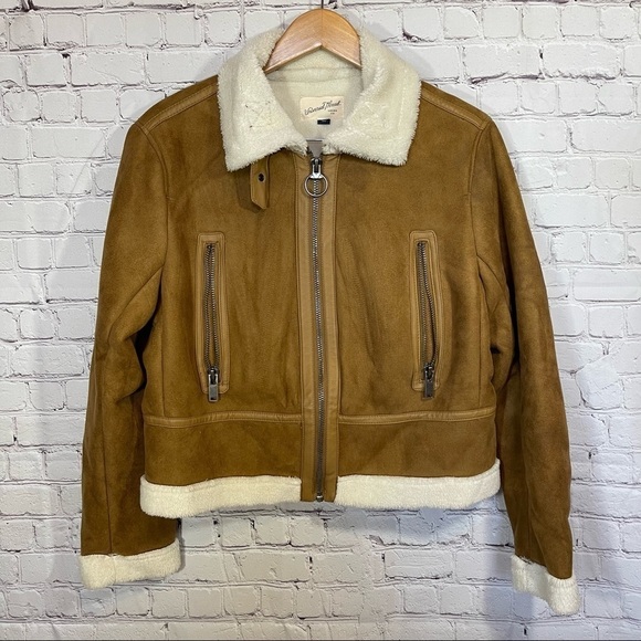 Universal Thread Faux Leather with Sherpa Trim size Medium - Picture 7 of 10